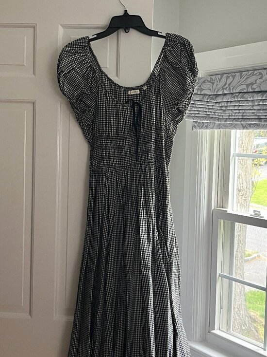Doen Dresses & Skirts - Doen B&W puff sleeve midi gingham dress